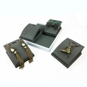 Expozor pandantive, cercei, inele, gablonturi