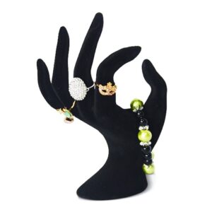 Suport inele tip mana invelit in catifea neagra