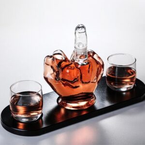 Set Decantor Artistic „The Hand” – Sticlă Sculptată, 2 Pahare și Suport din Lemn Nobil (1000 ml)