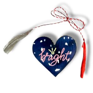 Brosa martisor din lemn – Inima Bright