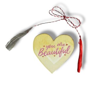 Brosa martisor din lemn – Inima You are Beautiful