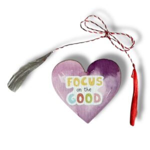 Brosa martisor din lemn – Inima Focus on the good