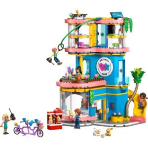 LEGO Friends - Clubul prietenilor din orasul Heartlake (42689)