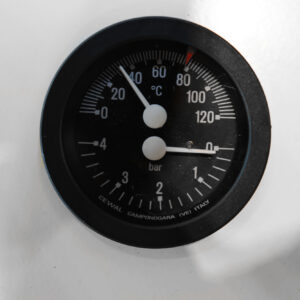 Centrala pe peleti Fornello Eco Energy  35 kW complet echipata pentru incalzire automatizare pompa recirculare vas expansiune afisaj digital arzator fonta curatare mecania drumuri fum buncar peleti integrat 75 kg