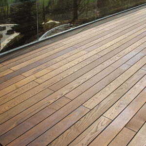 Podele terasa (decking) frasin thermo neted 1000-2800x100x21mm