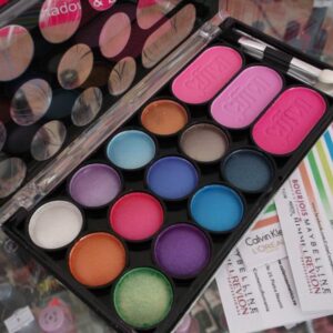 Paleta farduri si blush 15 piese Saffron - 001