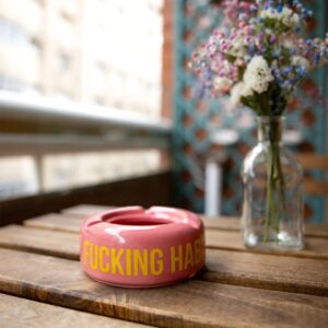 Scrumieră Amuzantă cu Mesaj - "Fucking Habit"