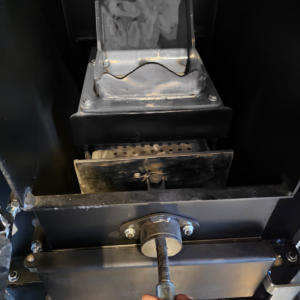 Termosemineu pe peleti Fornello CALORE COMPACT 25 kW pompa electronica vas expansiune arzator inox grup de siguranta sistem de curatare MECANICA a creuzetului si drumurilor de fum culoare alb