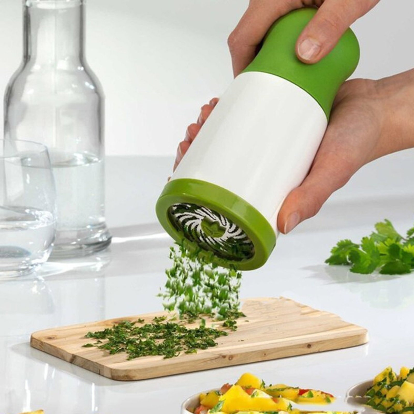 Rasnita manuala pentru ierburi aromatice